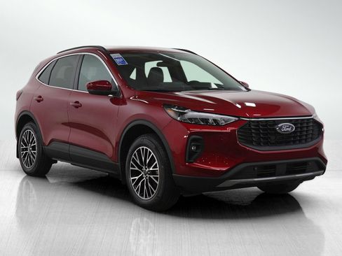 Used 2025 Ford Escape SE w/ Class II Trailer Tow Package image 7