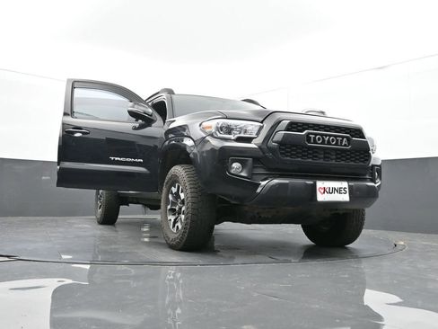 Used 2017 Toyota Tacoma TRD Off-Road image 37