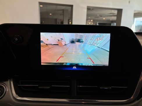 Used 2025 Chevrolet Trax LT w/ LT Convenience Package image 23