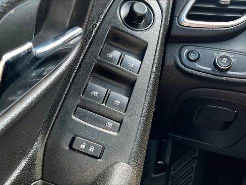 Used 2019 Chevrolet Trax LT image 34