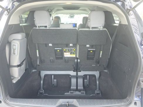 Used 2025 Toyota Sienna LE image 19