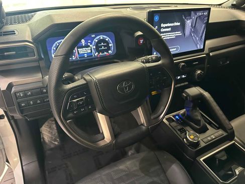 Certified 2025 Toyota 4Runner TRD Off-Road Premium AWD/4WD image 2