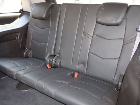 Used 2017 Cadillac Escalade Luxury AWD/4WD image 7