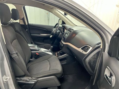 Used 2020 Dodge Journey SE w/ SE Popular Equipment Group image 21
