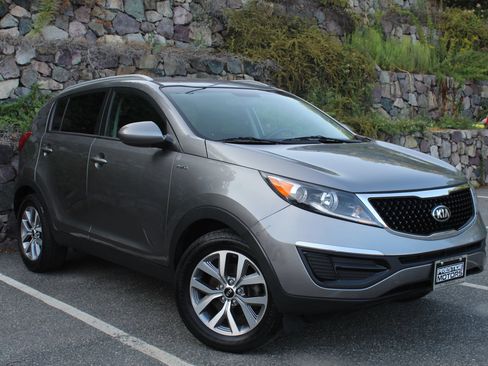 Used 2016 Kia Sportage LX w/ LX Popular Package AWD/4WD image 4