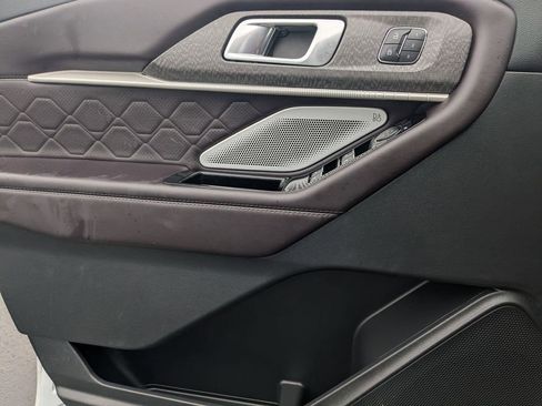 Used 2025 Ford Explorer Platinum w/ LUX Leather Package image 11