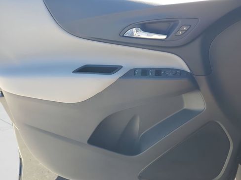 Used 2023 Chevrolet Equinox LS FWD image 21