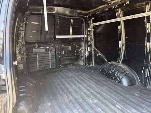 Used 2017 Chevrolet Express 2500 RWD image 10