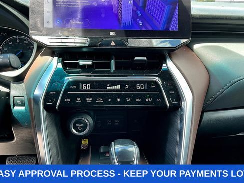 Used 2023 Toyota Venza XLE AWD/4WD image 17