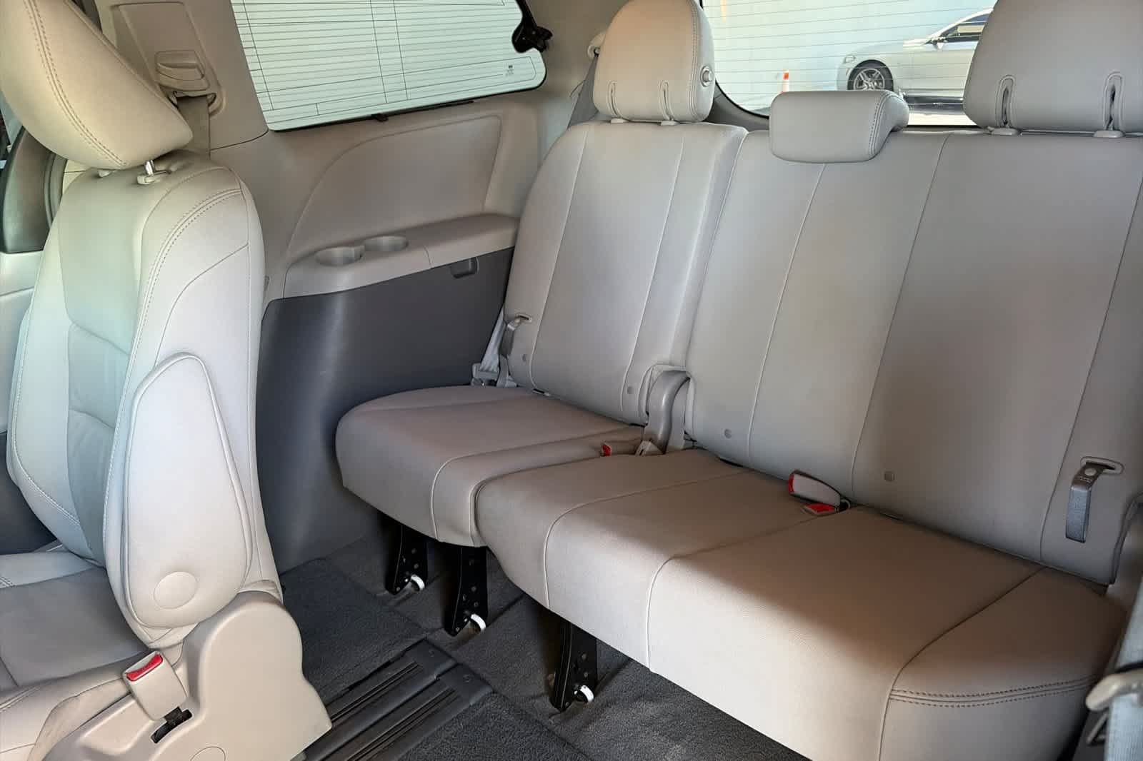 Used 2016 Toyota Sienna XLE w/ XLE Navigation Package FWD image 15