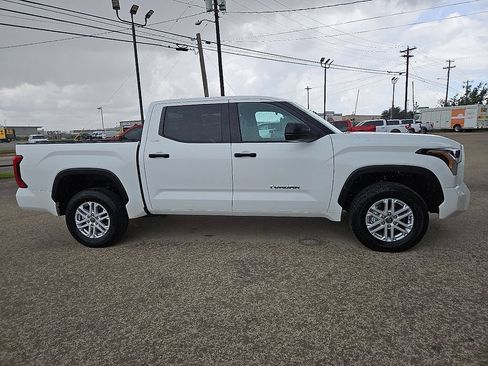 Used 2022 Toyota Tundra SR5 AWD/4WD image 9