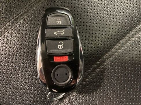 Used 2016 Volkswagen Touareg Sport image 26