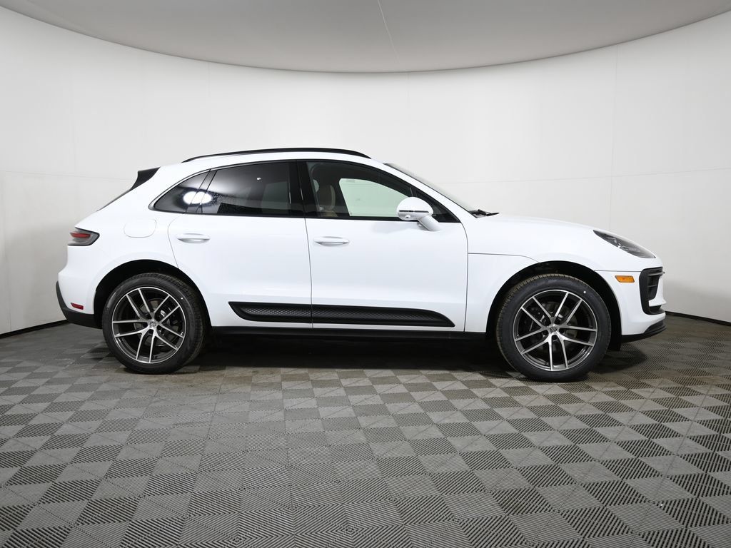 Used 2026 Porsche Macan AWD/4WD image 8