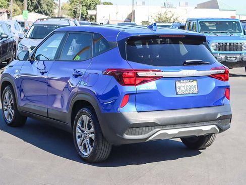 Used 2023 Kia Seltos LX image 2