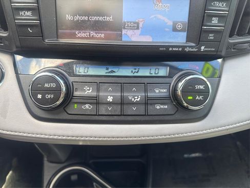 Used 2018 Toyota RAV4 Limited FWD image 23