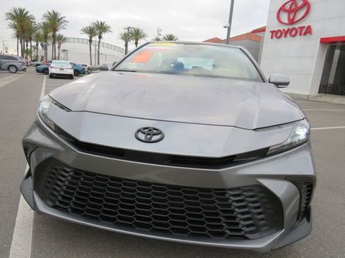 Certified 2025 Toyota Camry SE w/ Convenience Package image 5