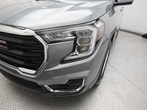 Used 2024 GMC Terrain SLE w/ Driver Convenience Package image 22