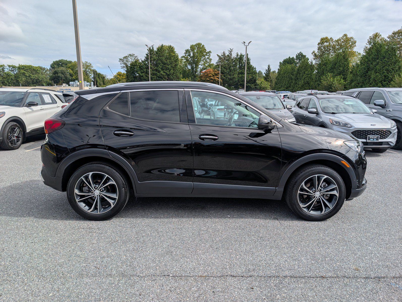 Used 2022 Buick Encore GX Essence w/ Advanced Technology Package AWD/4WD image 6