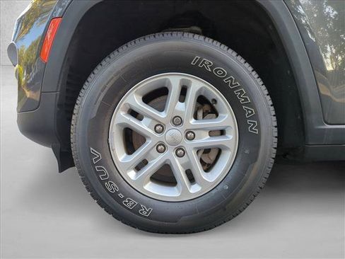 Used 2023 Jeep Grand Cherokee Laredo RWD image 23