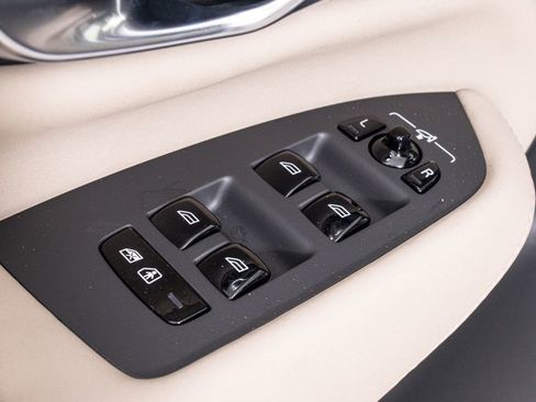 New 2026 Volvo XC90 B6 Plus w/ Protection Package Premier image 25