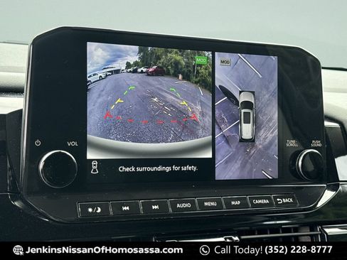Used 2023 Nissan Pathfinder Platinum w/ Black Appearance Package FWD image 37