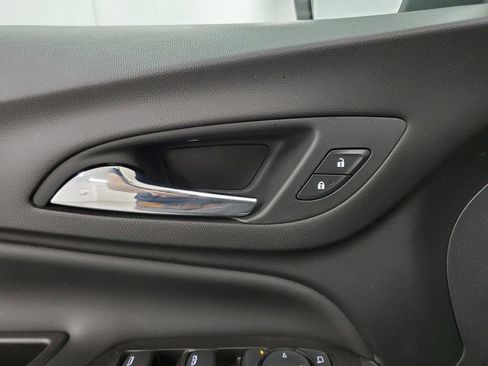 Used 2021 Chevrolet Equinox LT FWD image 25