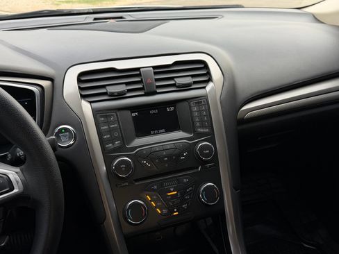 Used 2018 Ford Fusion SE FWD image 30