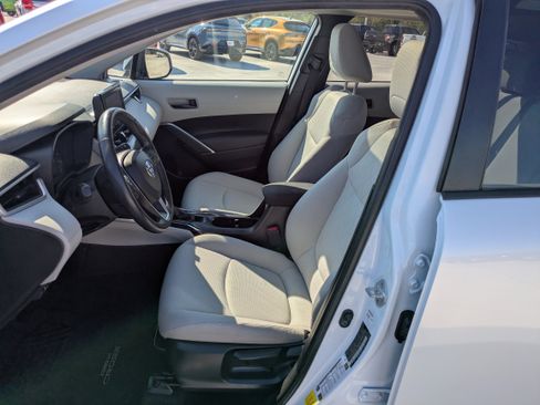 Certified 2023 Toyota Corolla Cross LE image 10