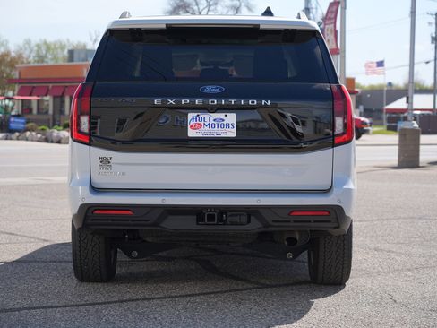 Used 2025 Ford Expedition Active AWD/4WD image 4