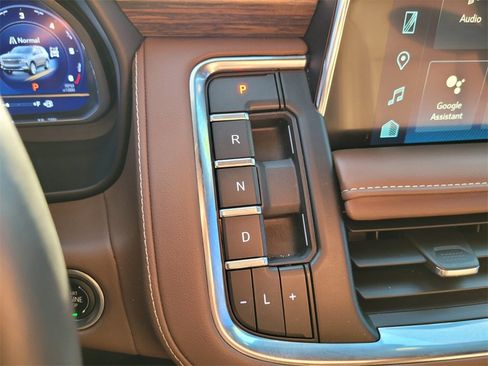 Certified 2024 Chevrolet Suburban High Country image 33