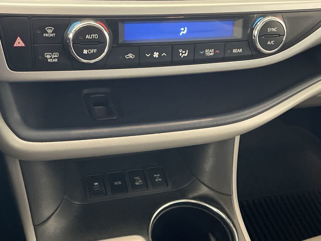 Used 2018 Toyota Highlander XLE AWD/4WD image 19