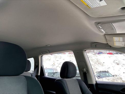 Used 2019 Nissan Pathfinder S image 16