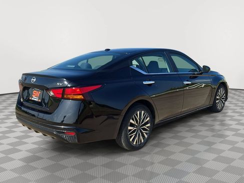 Used 2024 Nissan Altima 2.5 SV FWD image 7