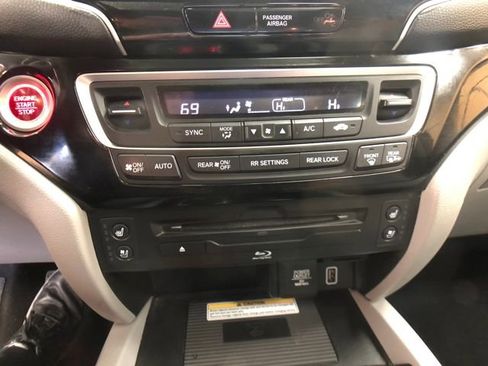 Used 2019 Honda Pilot Elite image 18