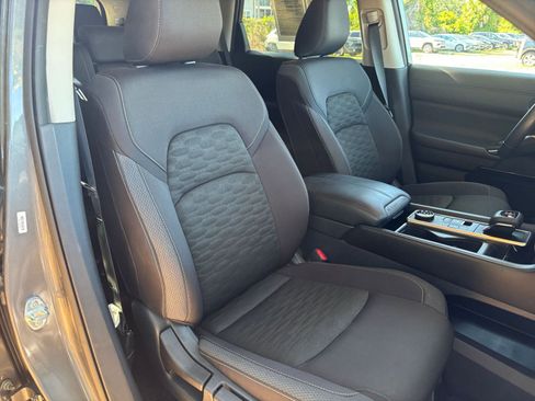 Used 2025 Nissan Pathfinder SV AWD/4WD image 39