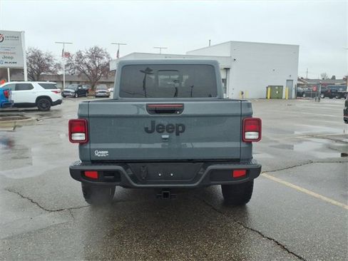 Used 2025 Jeep Gladiator Sport image 6