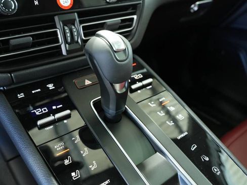 Certified 2025 Porsche Macan image 24