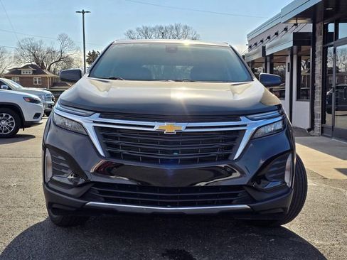 Used 2023 Chevrolet Equinox LT image 2