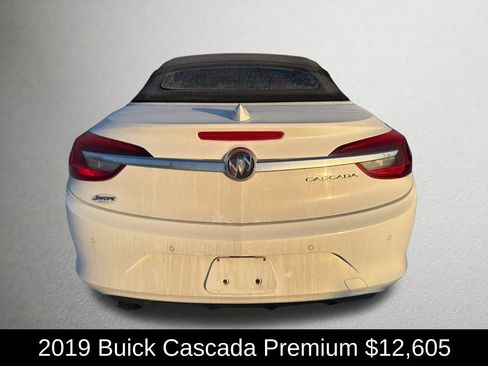 Used 2019 Buick Cascada Premium image 4