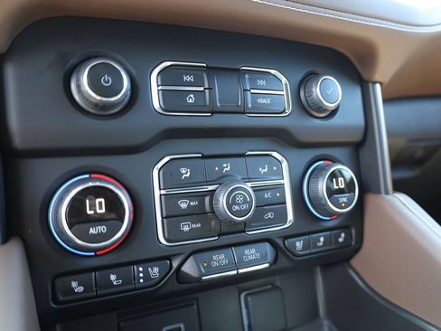 Used 2023 Chevrolet Tahoe High Country AWD/4WD image 16