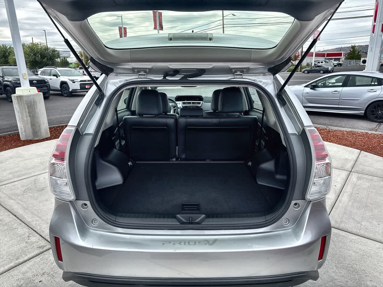 Used 2017 Toyota Prius V Five w/ Advanced Technology Package FWD image 6