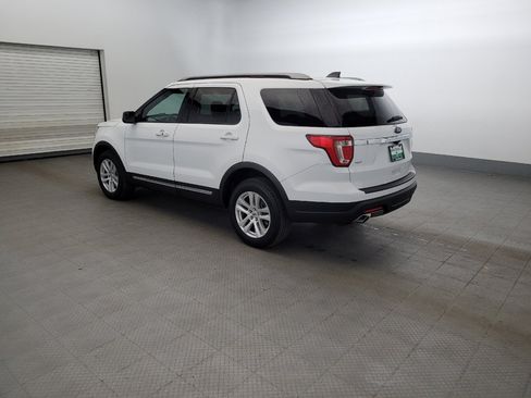 Used 2018 Ford Explorer XLT AWD/4WD image 3
