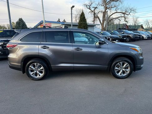 Used 2016 Toyota Highlander LE image 10