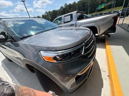 Used 2023 Ford Explorer XLT w/ Equipment Group 202A AWD/4WD image 27