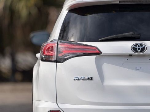 Used 2018 Toyota RAV4 XLE image 15