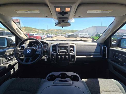 Used 2019 RAM 1500 Classic SLT AWD/4WD image 14