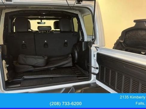 Used 2022 Jeep Wrangler Unlimited Sahara w/ Cold Weather Group image 30