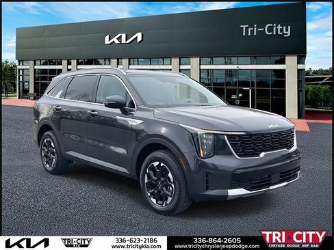 New 2025 Kia Sorento S image 1