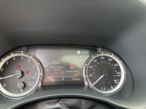 Used 2023 Toyota Highlander XLE AWD/4WD image 13