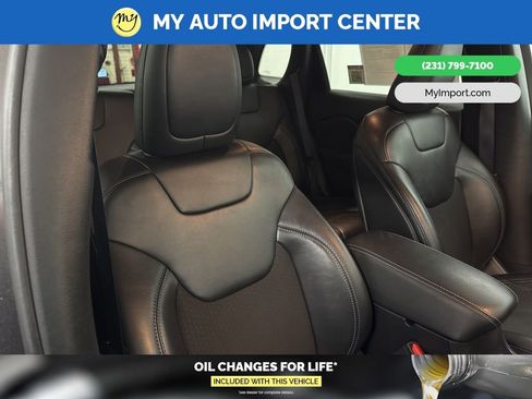 Used 2019 Jeep Cherokee Latitude Plus w/ Comfort/Convenience Group image 31